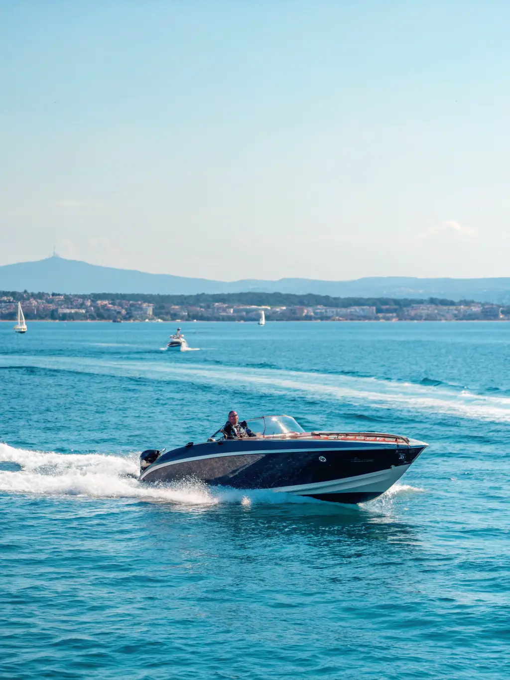 A sleek speedboat cutting through the waves near Miami Beach, showcasing its speed and agility for an exhilarating adventure.